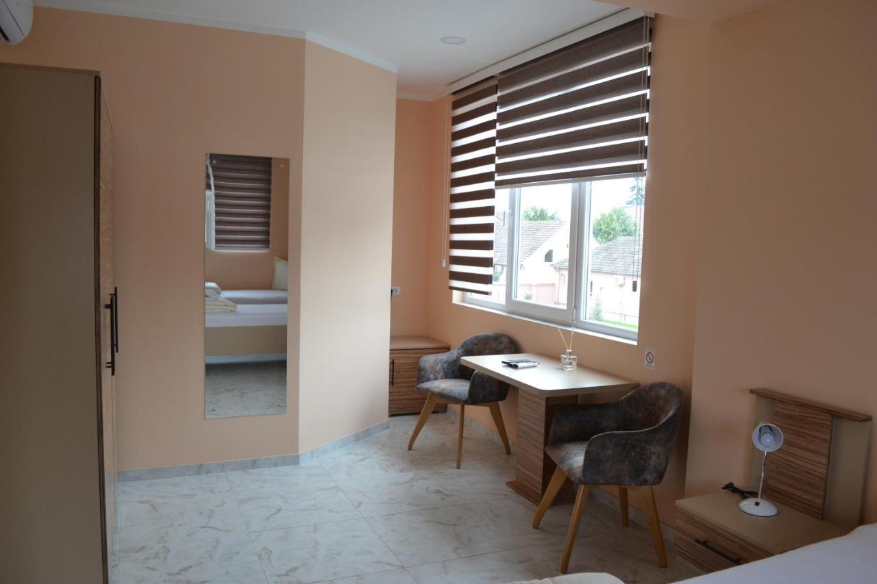 Sobe Sova Kikinda Hotel ภายนอก รูปภาพ