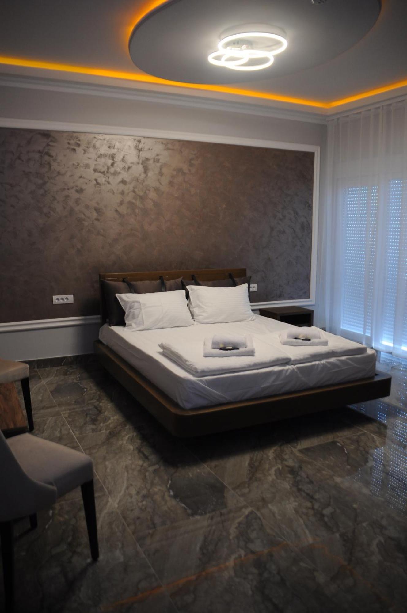 Sobe Sova Kikinda Hotel ภายนอก รูปภาพ